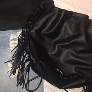Black fringe VS backpack
